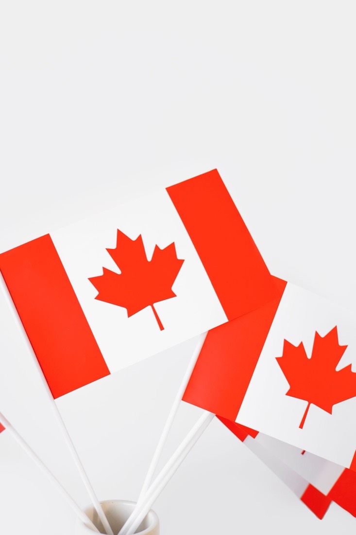 Canadian flags, illustrating a guide to the French tests Canada accepts